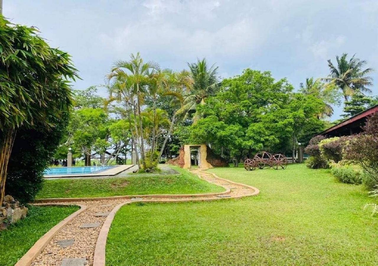Dampe Resort Piliyandala Exterior foto