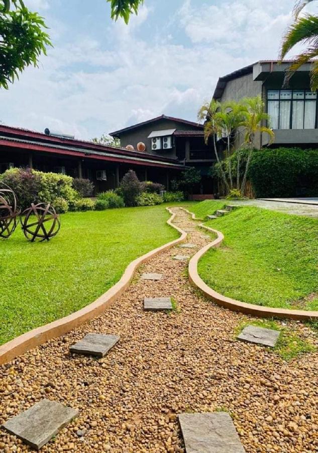 Dampe Resort Piliyandala Exterior foto