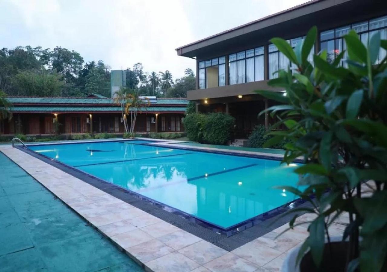 Dampe Resort Piliyandala Exterior foto
